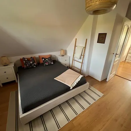 Oereghegyi Vendeghaz - On The Old Hill فيلة *