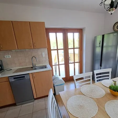 Oereghegyi Vendeghaz - On The Old Hill * بالاتونزيبيد