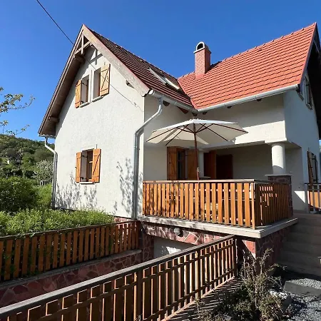 Oereghegyi Vendeghaz - On The Old Hill Villa